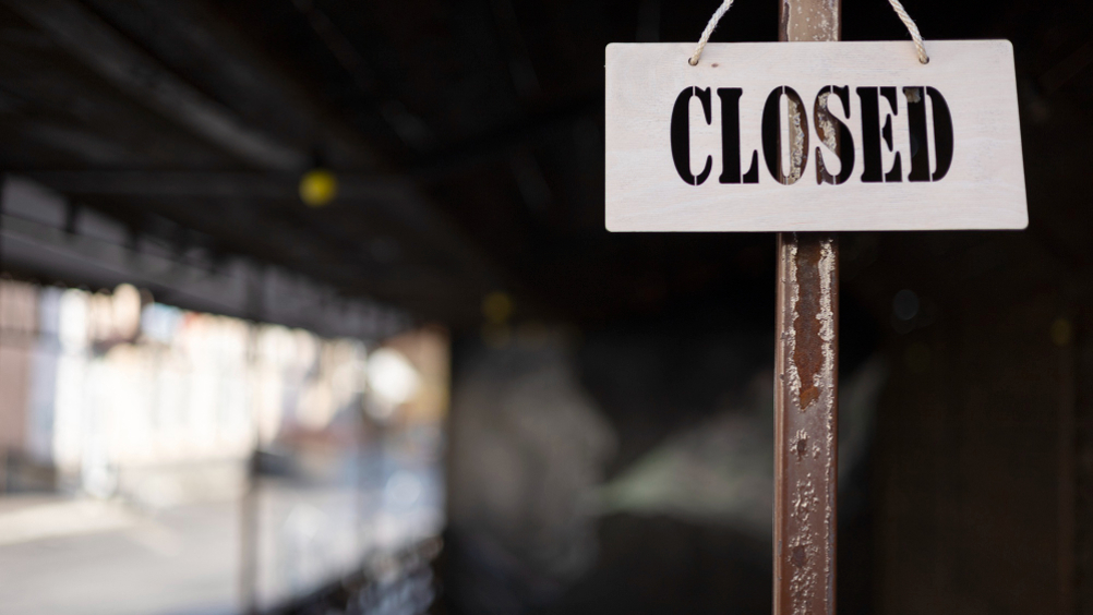 Closed sign hanging  as Belmar Engineering closes (Creds: FreePik)